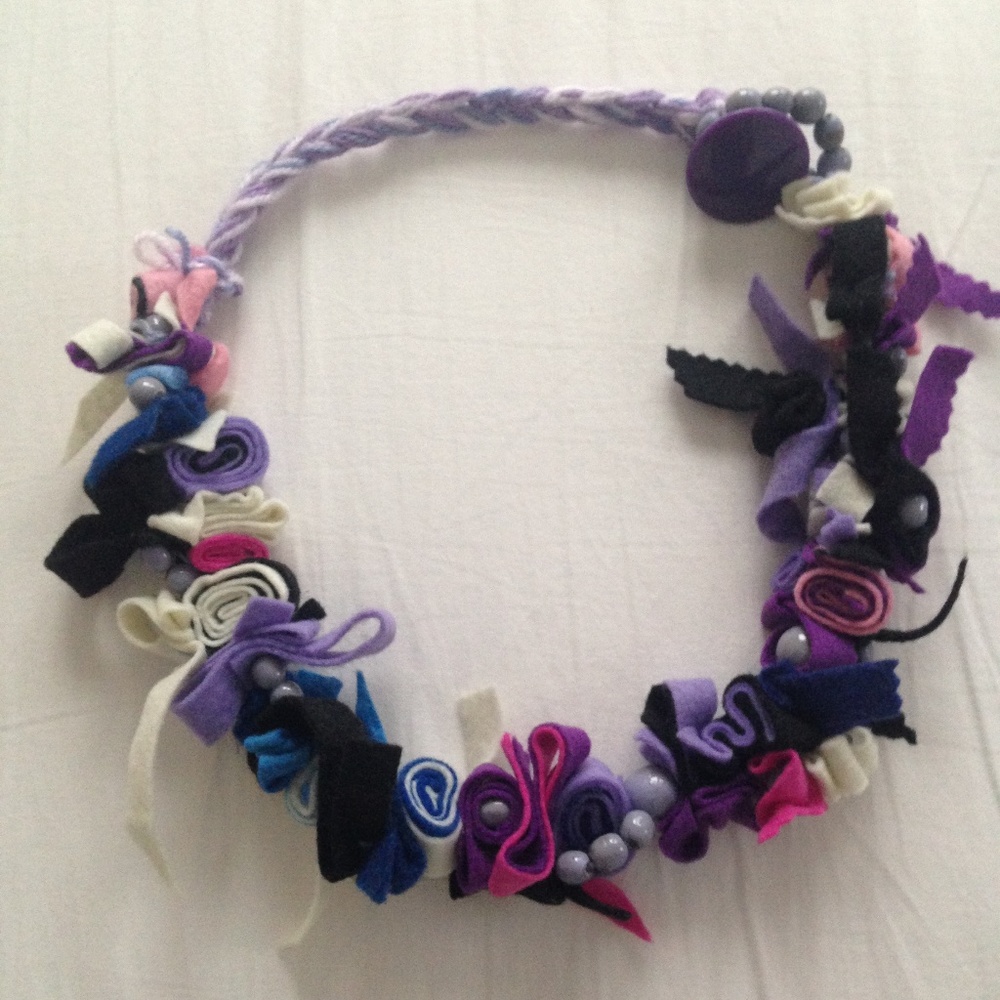 Felt necklace